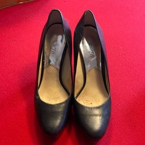 Michael Kors pumps with chain detail